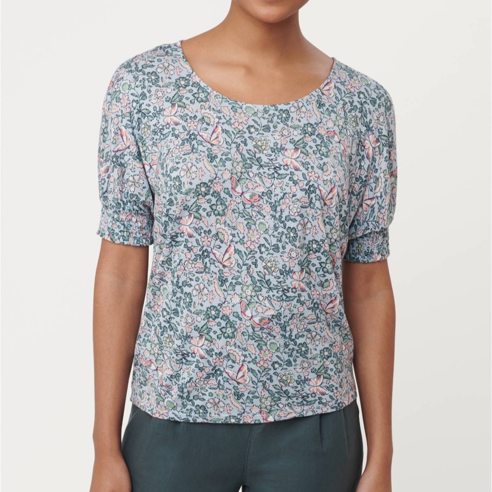 LOFT Floral Smocked Cuff Top size M // 23